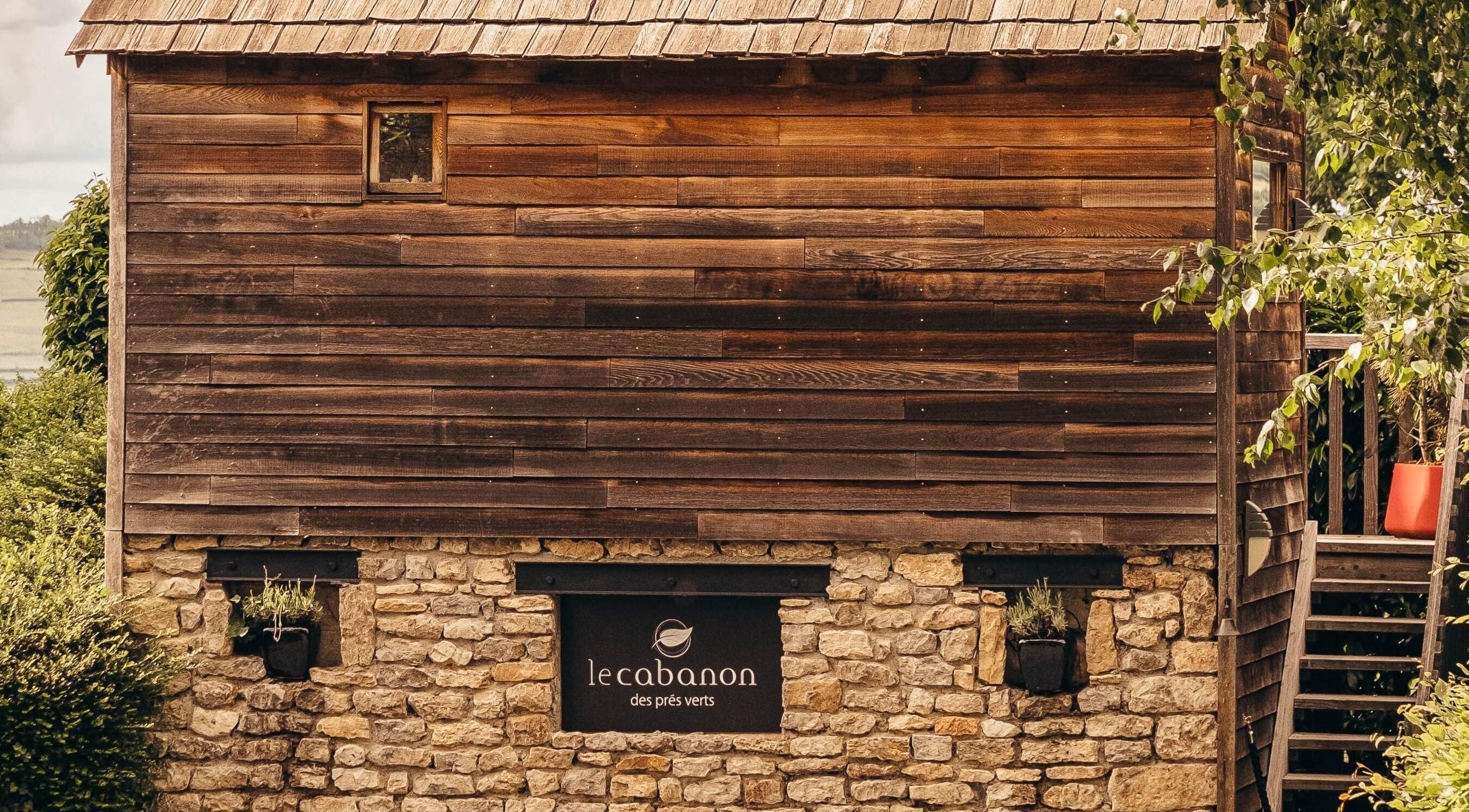 Cabanon en bois et pierre à Le Cube Massages & Spa, Jouey, Bourgogne-franche-comté, FR.