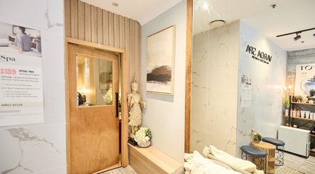 Varda Spa  Bathurst St. City
