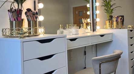 Elegant makeup vanity at House of Glam, Newcastle upon Tyne, England, GB with lights and decor.