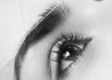 Eyebrow threading close-up at Eyebrows by Sara.B in Streamwood, Illinois, US.