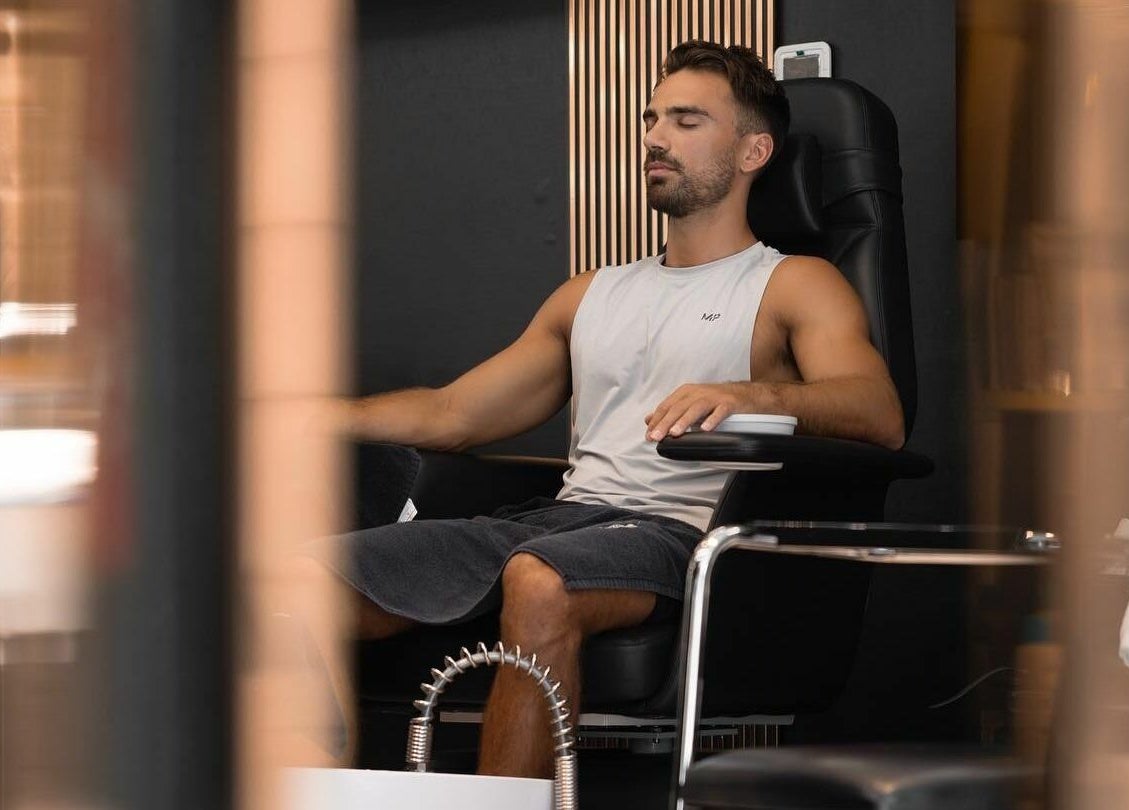 Man enjoying a relaxing chair treatment at Barbero Gentlemen's Lounge 2 in Dubai, AE.