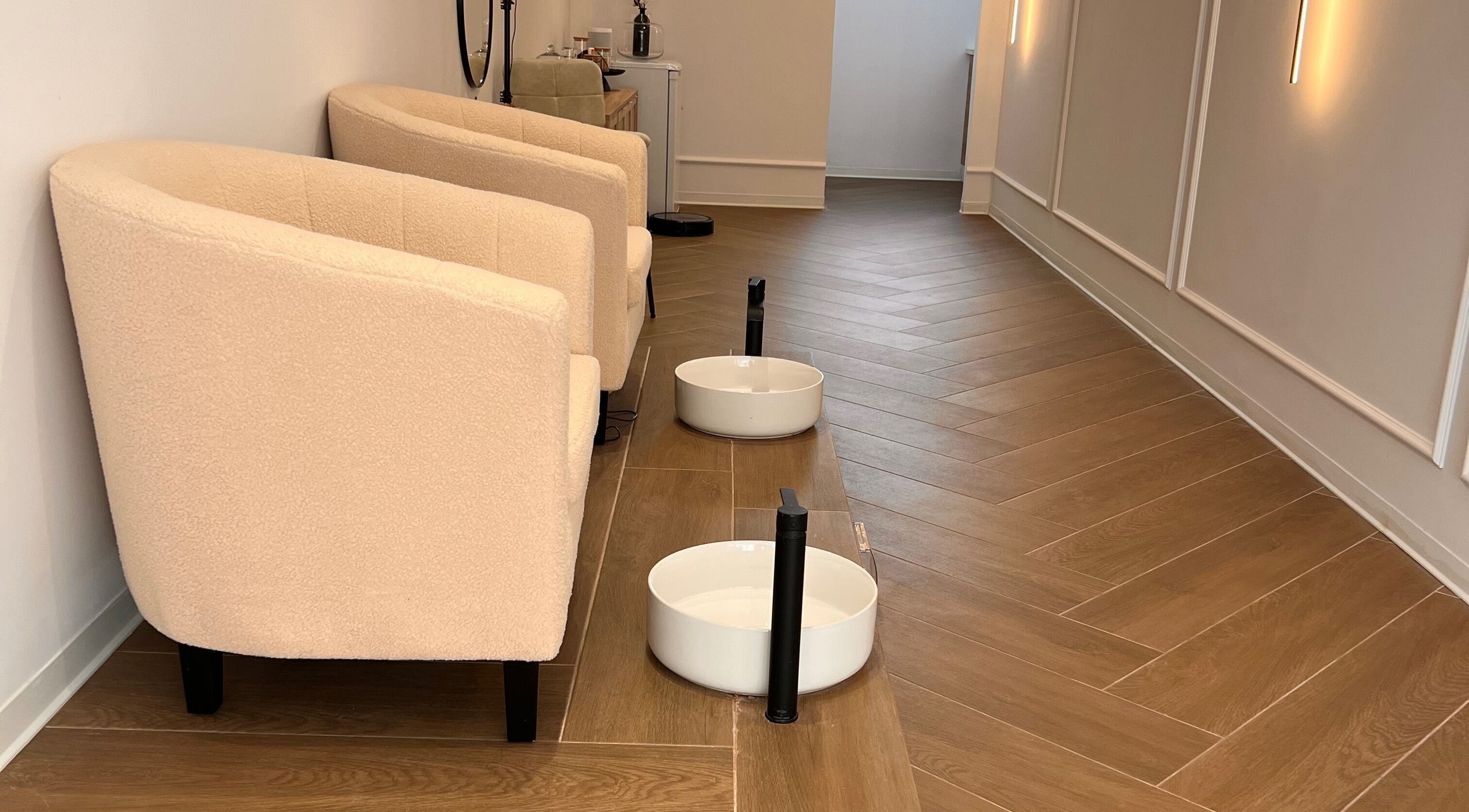 Pedicure area at La Luce Mesa Geitonia, featuring plush chairs and foot baths. Located in Mesa Geitonia, Limassol, CY.