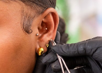 Professional ear piercing at Pierce’T, Curaçao, CW, showcasing precision and style.