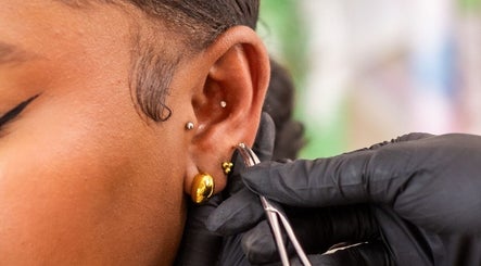 Professional ear piercing at Pierce’T, Curaçao, CW, showcasing precision and style.