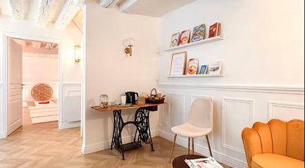 Coin détente chez Evasonia - Séance Cocooning à VERSAILLES, Île-de-france, FR, ambiance chaleureuse.