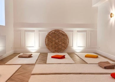 Salle de méditation chez Evasonia - Séance Cocooning à Versailles, Île-de-France pour le bien-être et anti-âge.