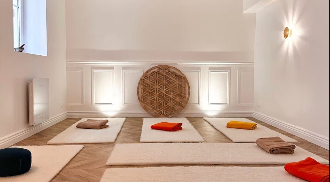 Salle de méditation chez Evasonia - Séance Cocooning à VERSAILLES, Île-de-France, FR, pour bien-être et relaxation.