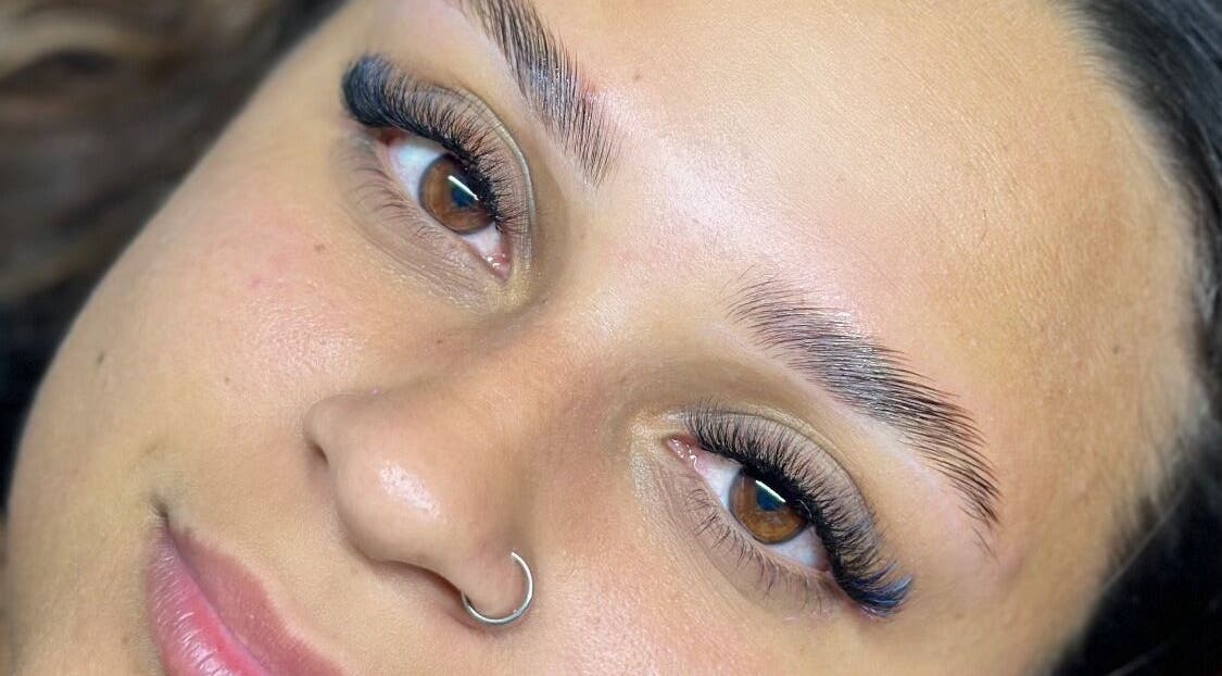 Extensiones de pestañas de Keviana Kuilan en Levittown, Toa Baja, PR.