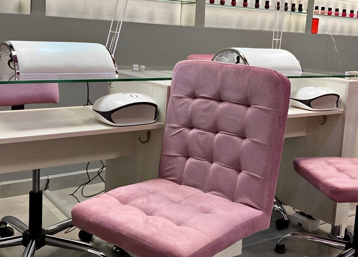Mesa de manicura moderna en Bespoke Nails and Spa, Santiago De Querétaro, Querétaro, MX.