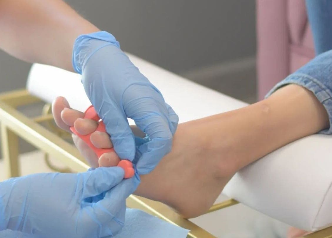 Pedicura profesional en Bespoke Nails and Spa, Santiago De Querétaro, Querétaro, MX, realzada por experto.