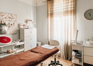 Tranquil treatment room at Tresor Beauty, Rīga, LV with massage bed and elegant decor.