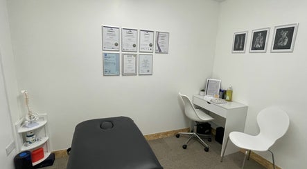Manoeuvre Massage Therapy kép 2