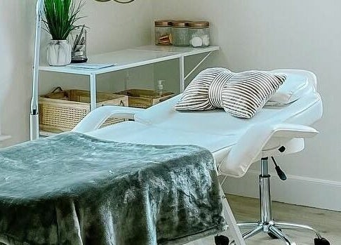 Aesthetic treatment chair in a calming room at Katie Aesthetic Nurse at Lashed+, Norwell, Massachusetts, US.