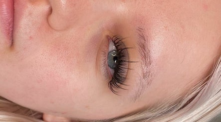 Jaelyn Lashes image 3