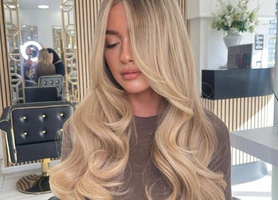 Elegant blonde hairstyle at The Salon Box, Brentwood, England, GB. Luxurious interior mirrors chic style.