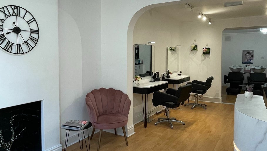 Ruth Louise Hair Salon صورة 1