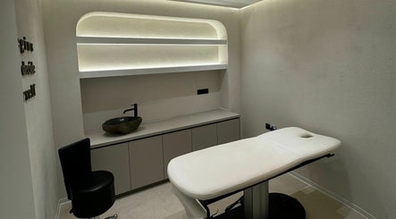 Laser & Beauty Specialists image 3