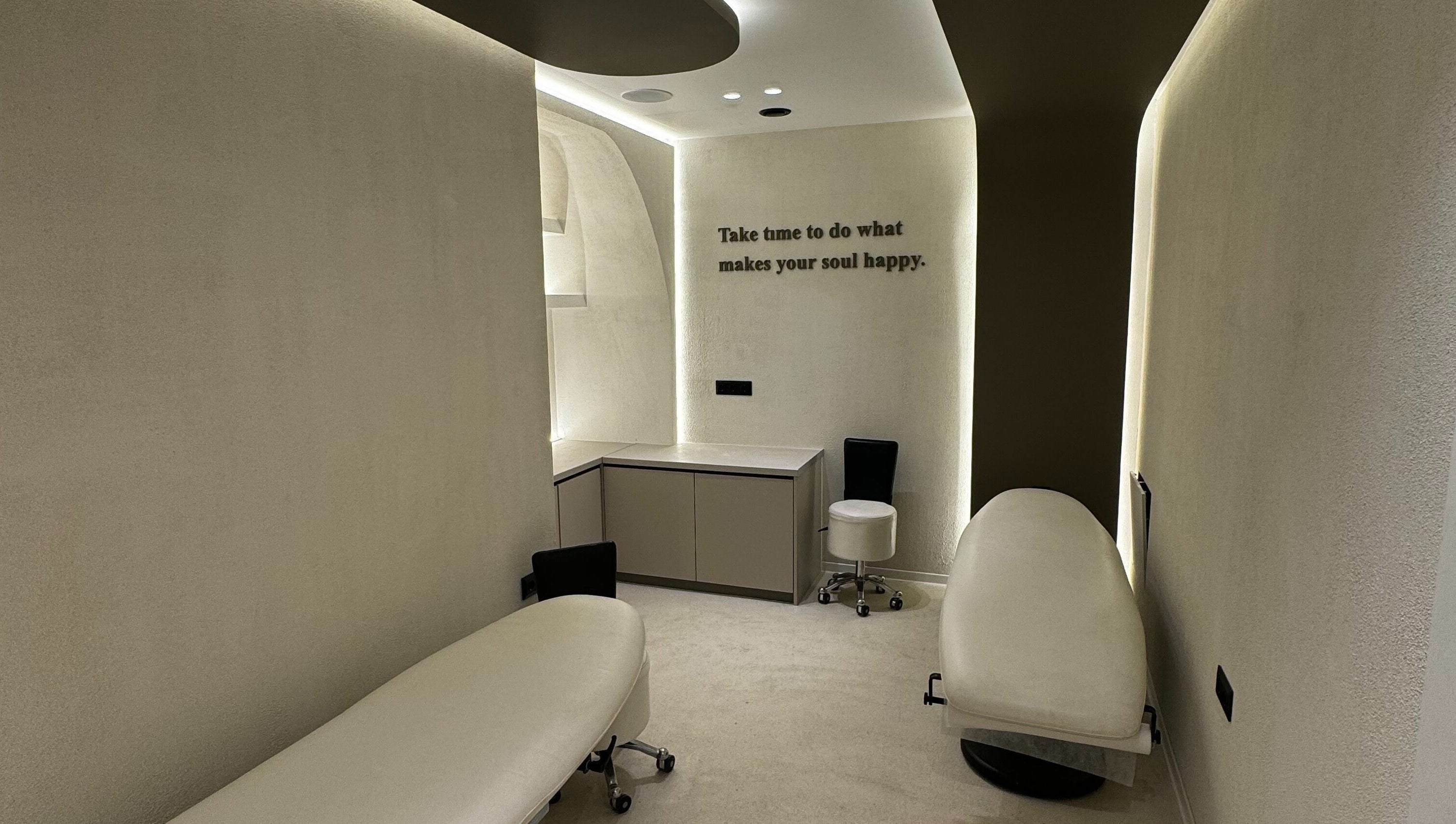 Ησυχαστήριο στο Laser & Beauty Specialists, Peristeri, GR με κρεβάτια αναμονής.