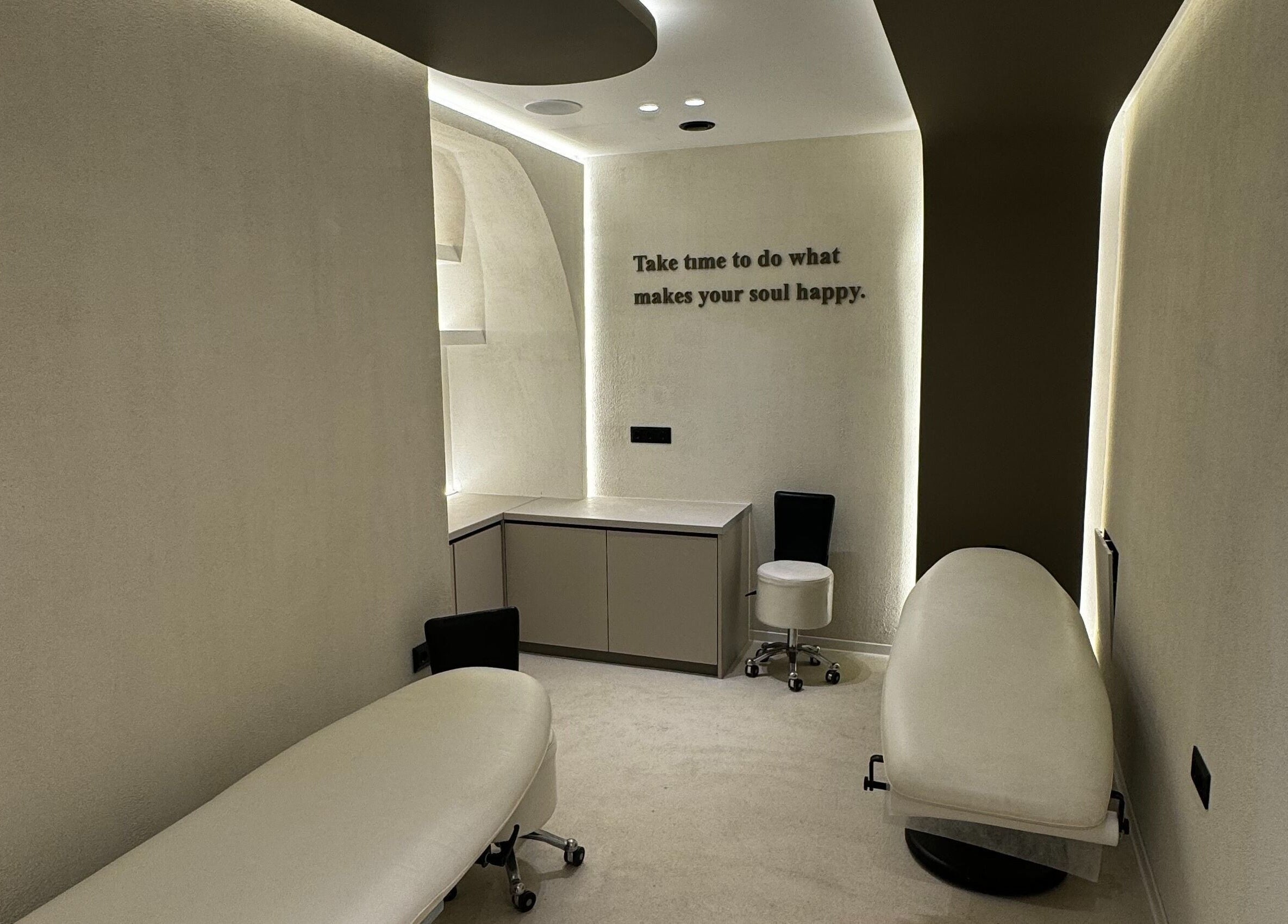 Ησυχαστήριο στο Laser & Beauty Specialists, Peristeri, GR με κρεβάτια αναμονής.