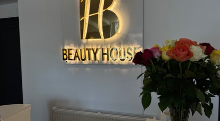 11 Beauty House image 3