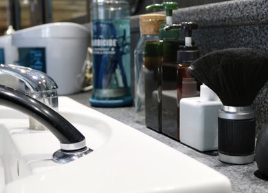 Barber tools at Coal House Cuts, Upminster, England, GB, showcasing a modern grooming station.