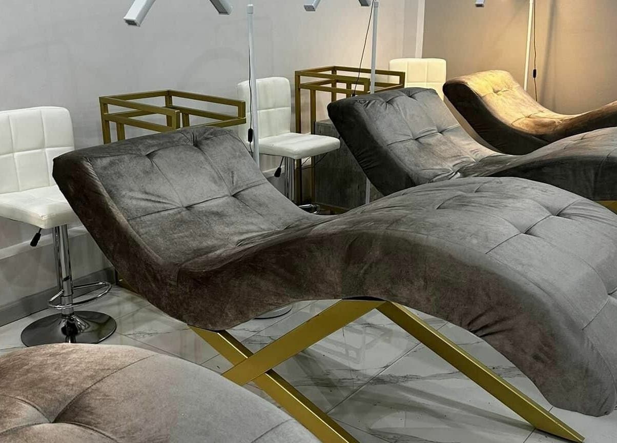 Lujosas sillas de descanso en Mubali Alisado Capilar, Chihuahua, MX, ideales para tratamientos de belleza.