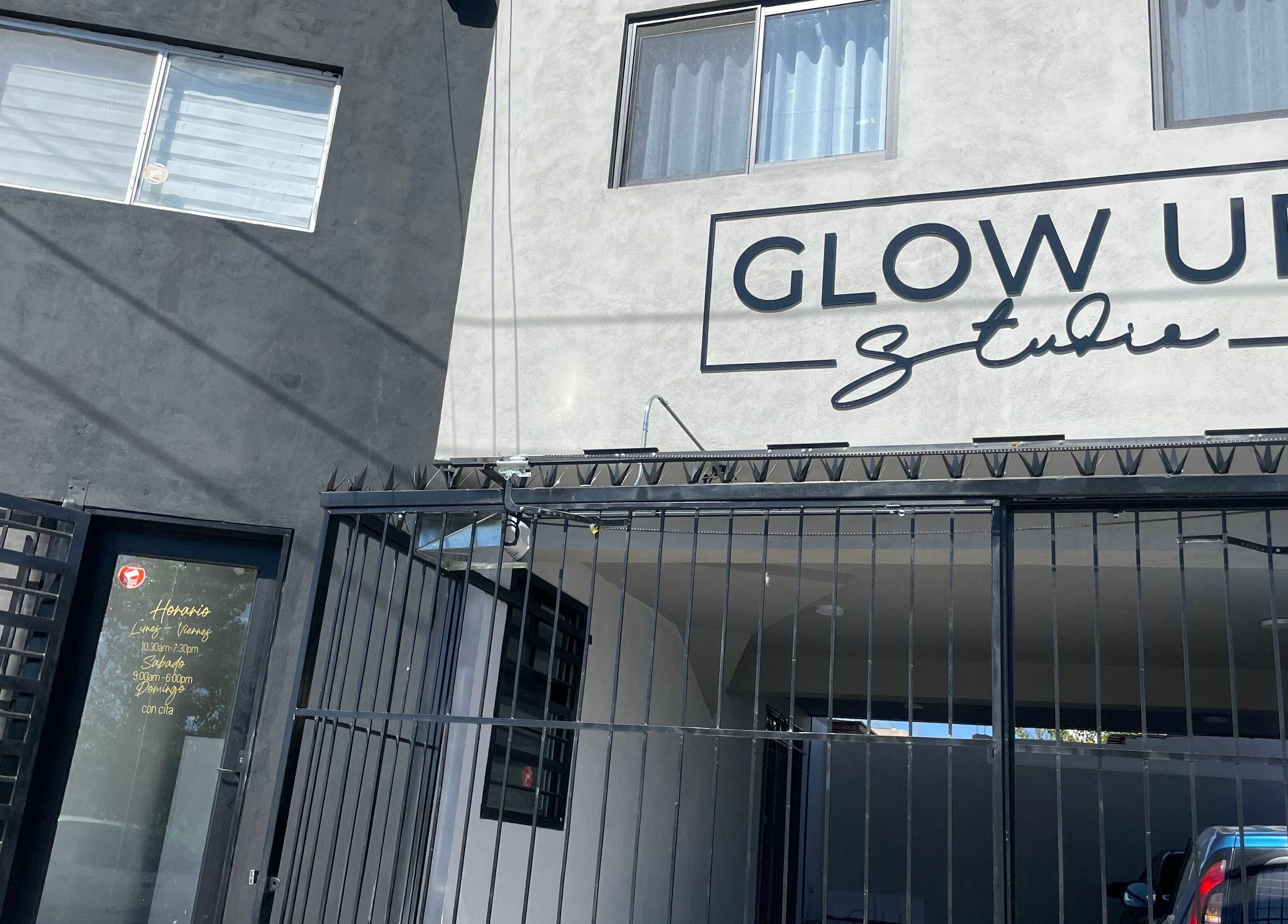 Entrada del estudio Mubali Alisado Capilar en Chihuahua, Chihuahua, MX con diseño moderno.