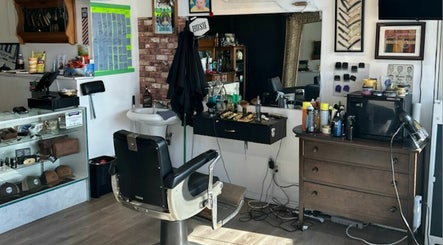 401 Barber Shop (Formerly Wall Street Barbershop) image 2