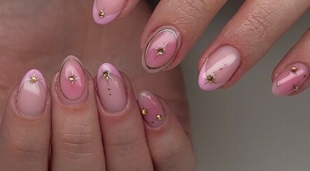 Mani by Jay image 3