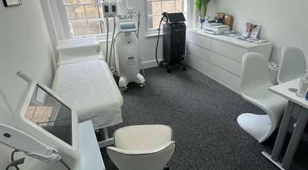 Vivo Clinic London (based inside "Shadi Salon"), bilde 2