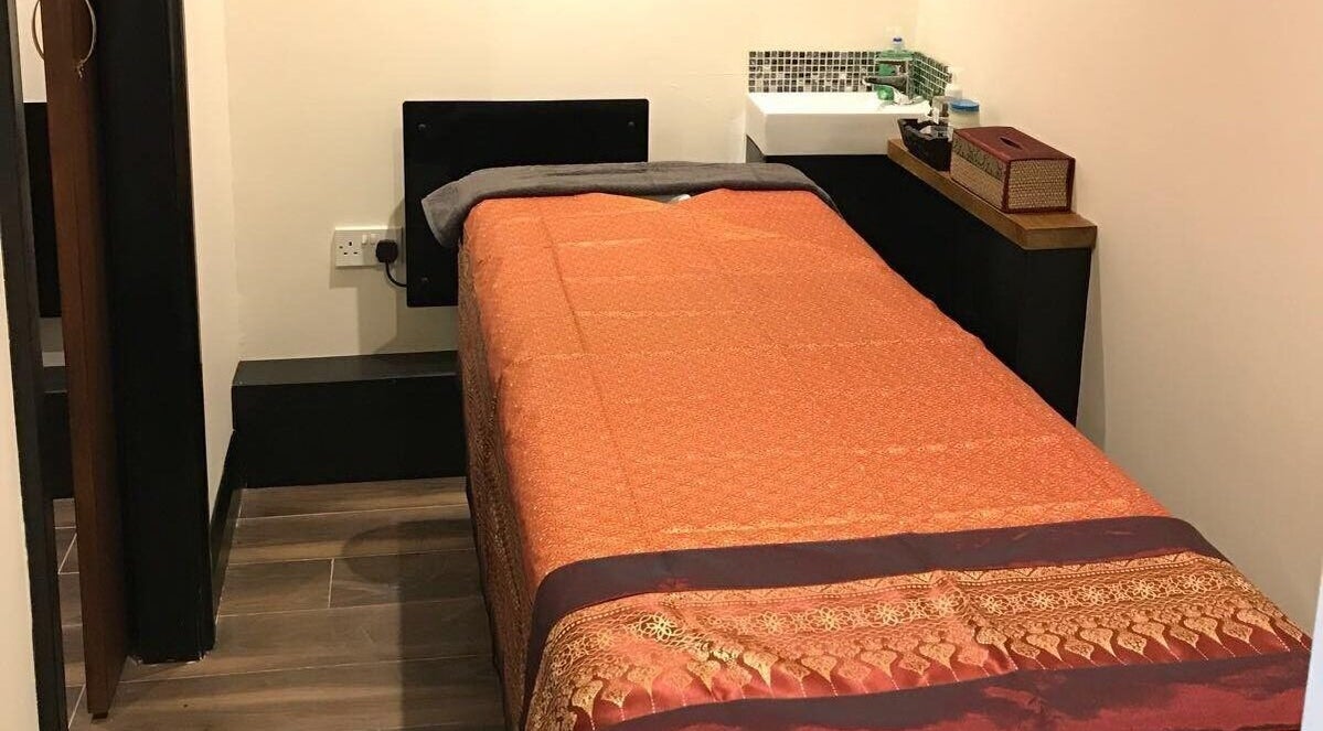 Cozy massage bed at Suwanna’s Thai Spa Norbury in London, England, GB, perfect for relaxation.