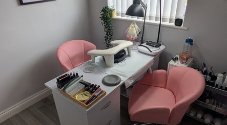 Kimberley Hughes Nail Artist  slika 3