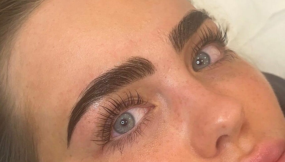 The Brow and Lash Babe – obraz 1