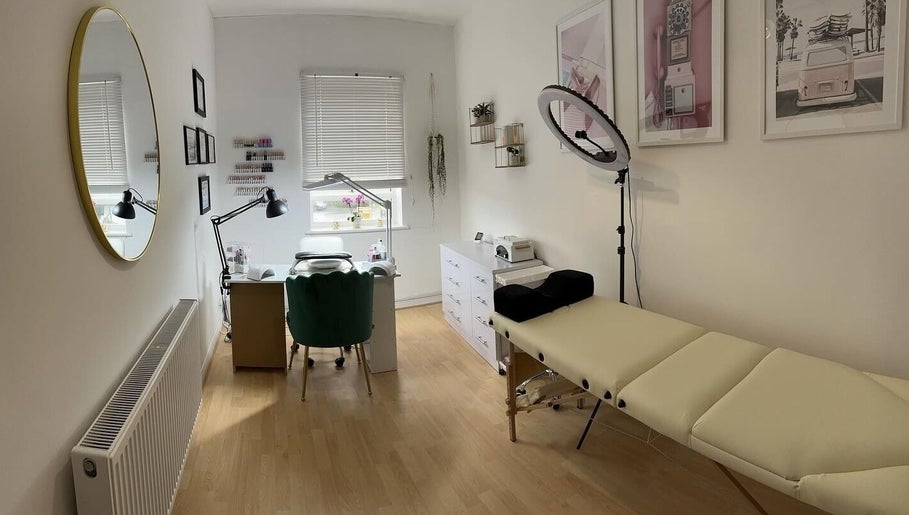 Modern nail room at Ilo Nails.Tech, Worcester, England, GB featuring a manicure table and treatment bed.