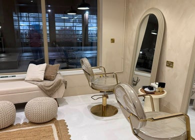 Elegant seating area in Vanity salon, Stoke-on-Trent, England, GB with stylish mirrors and chairs.