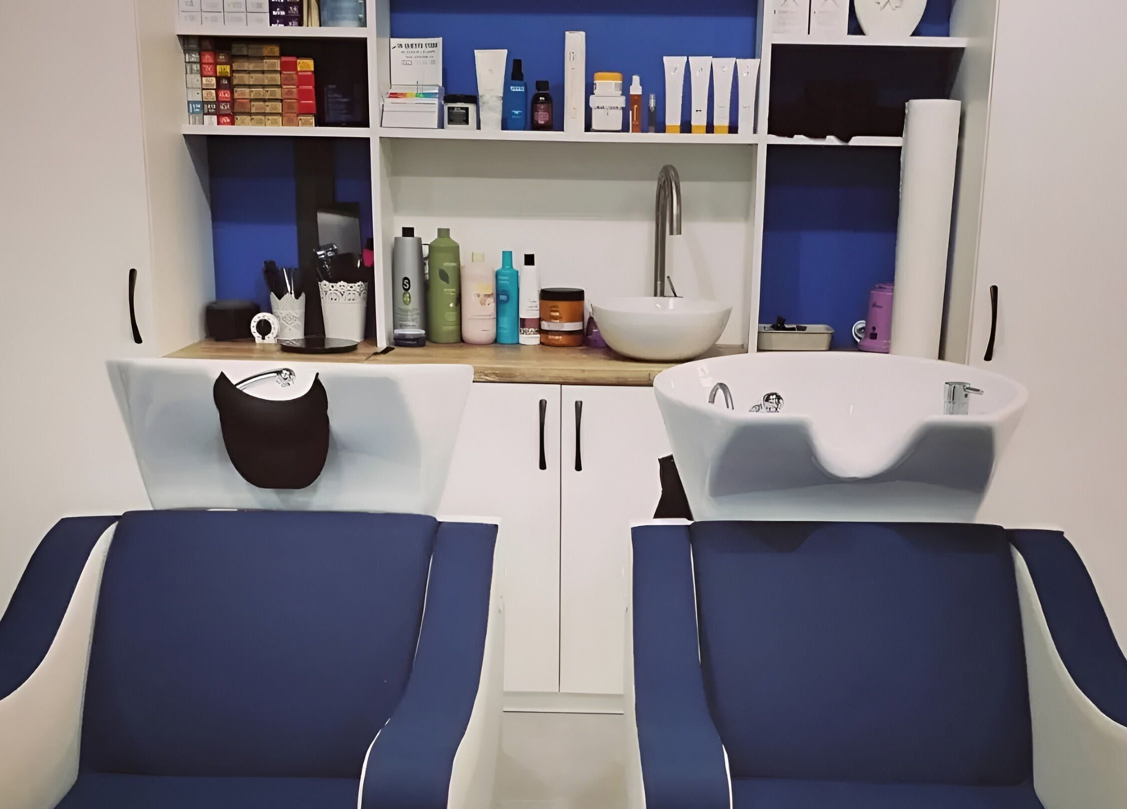 Stazione lavaggio elegante presso iobeauty, Trieste, Friuli-venezia Giulia, IT con prodotti professionali.