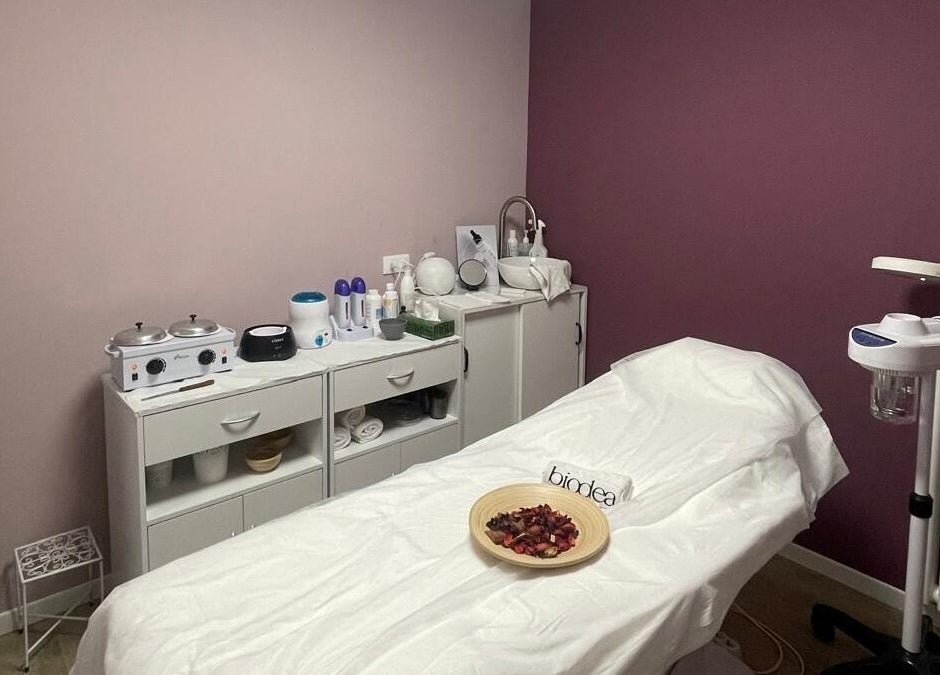 Sala trattamenti relax a iobeauty, Trieste, Friuli-venezia Giulia, IT con tavolo da massaggio.