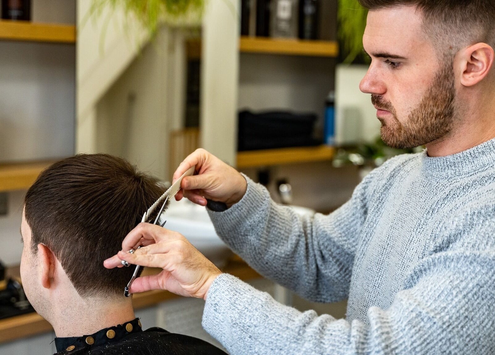 Hairdresser crafting stylish cut at Yallop, London, England, GB beauty salon.