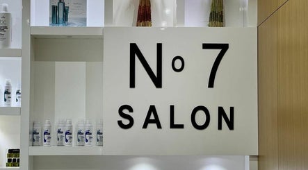 No. 7 Salon imagem 2