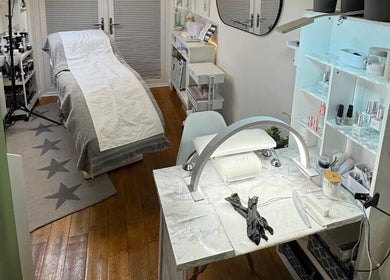 Cozy beauty treatment room at Beauty Suite by Annabel, Eastleigh, England, GB with a spa bed and manicure table.