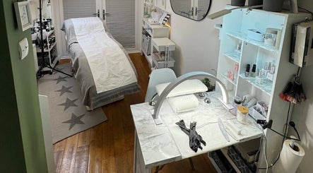 Cozy beauty treatment room at Beauty Suite by Annabel, Eastleigh, England, GB with a spa bed and manicure table.