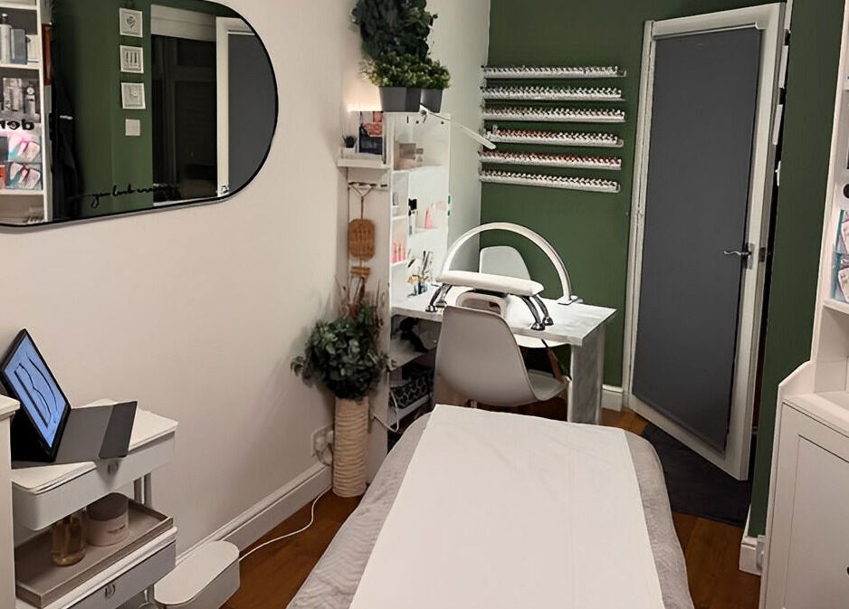 Experience a calming beauty session at Beauty Suite by Annabel in Eastleigh, England, GB. Chic, modern decor.
