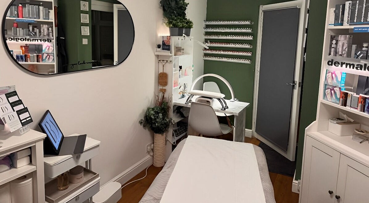 Experience a calming beauty session at Beauty Suite by Annabel in Eastleigh, England, GB. Chic, modern decor.
