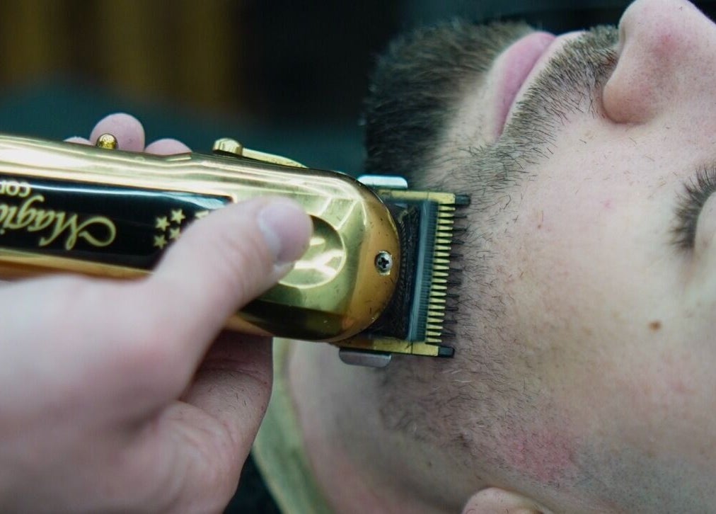 Tundere la FADE FACTORY POPESTI, Popești-leordeni, România, RO, oferind servicii profesionale de bărbierit.