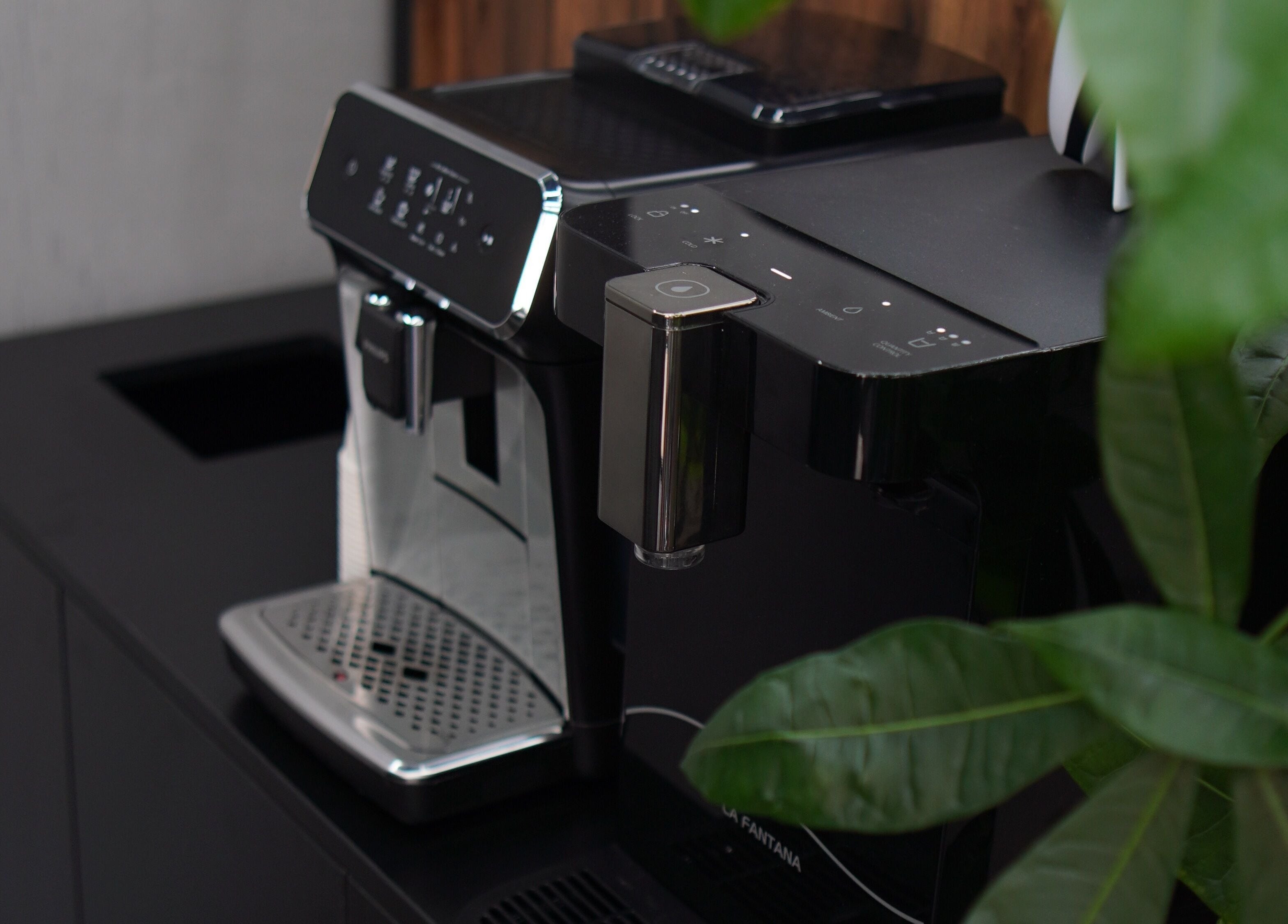 Espressor modern la FADE FACTORY POPESTI, Popești-leordeni, România, RO într-un cadru elegant.