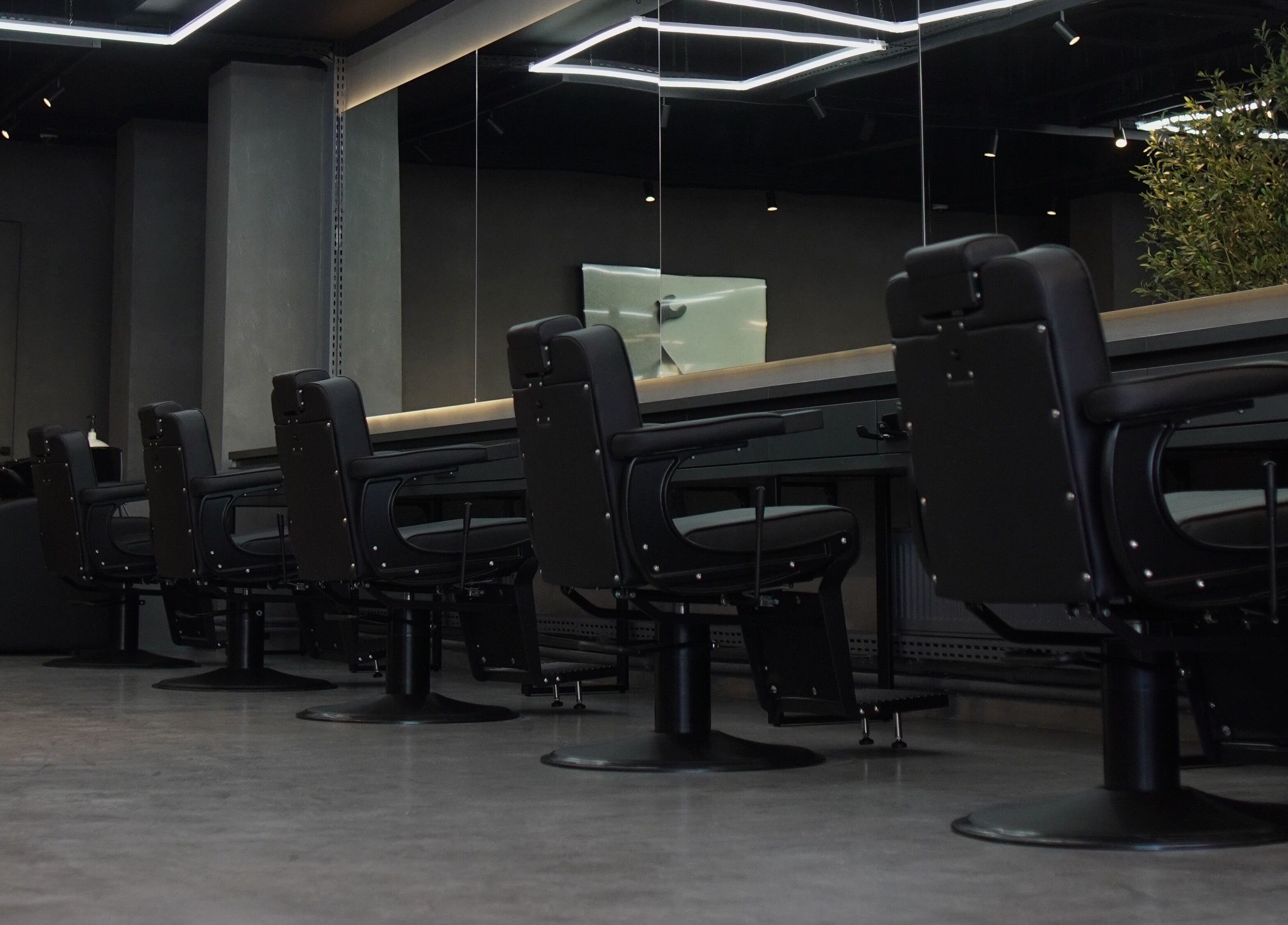 Scaune de barbershop moderne la FADE FACTORY PALLADY, București, București, RO.