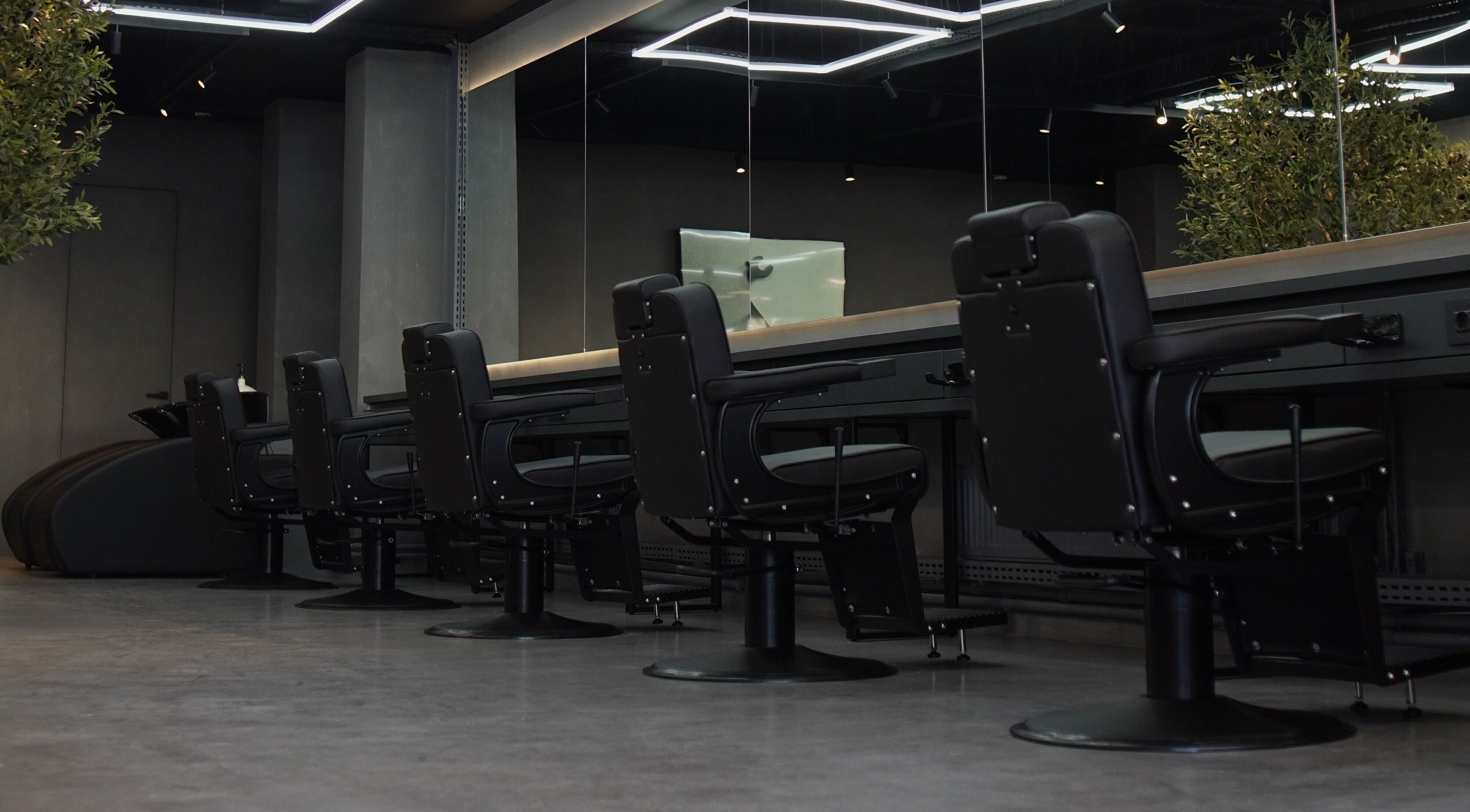 Scaune de barbershop moderne la FADE FACTORY PALLADY, București, București, RO.