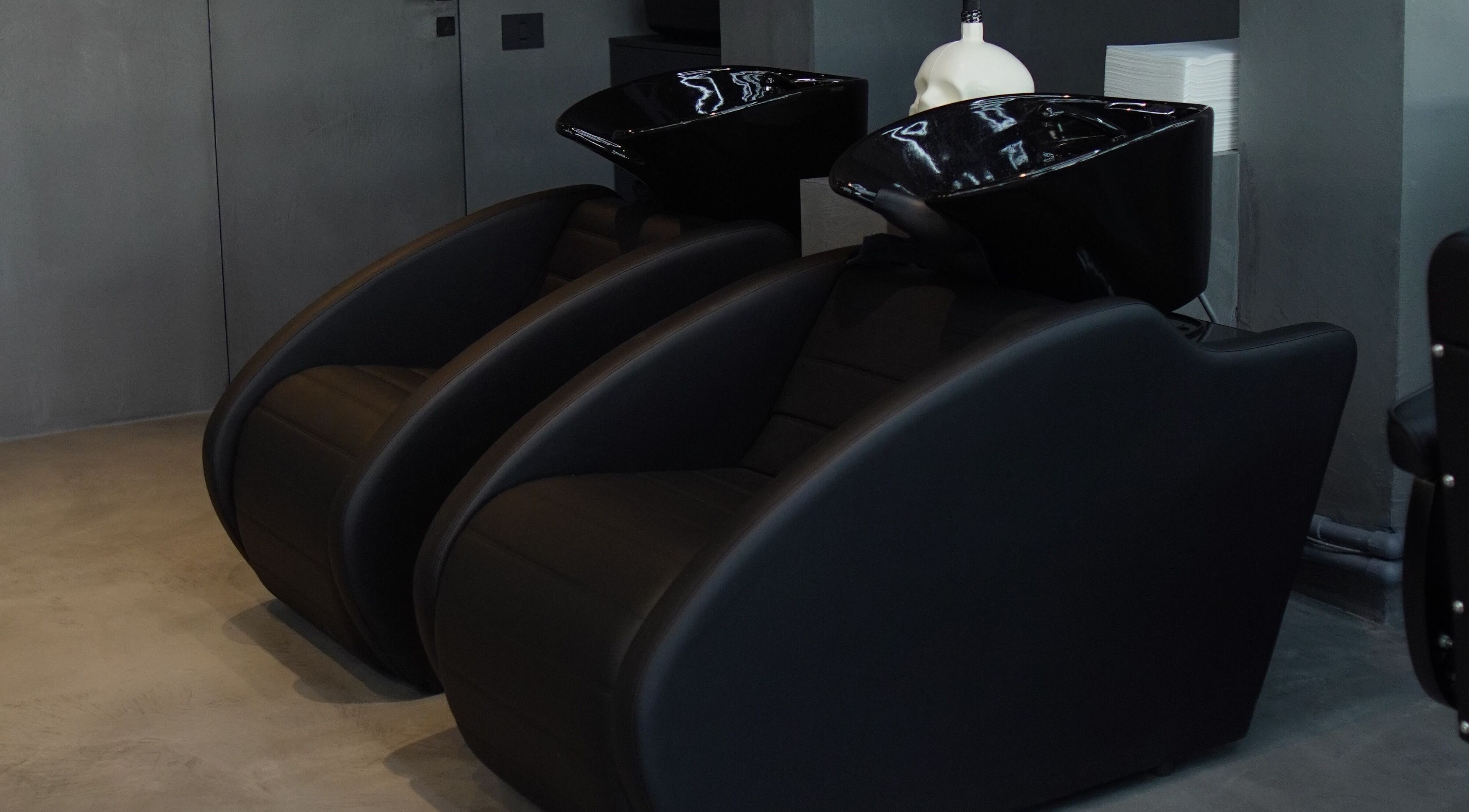 Scaune moderne pentru spălare la FADE FACTORY PALLADY, București, București, RO.