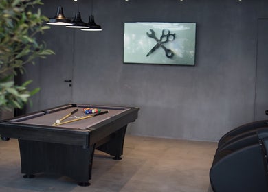 Zona de relaxare cu masă de biliard la FADE FACTORY PALLADY, București, București, RO.