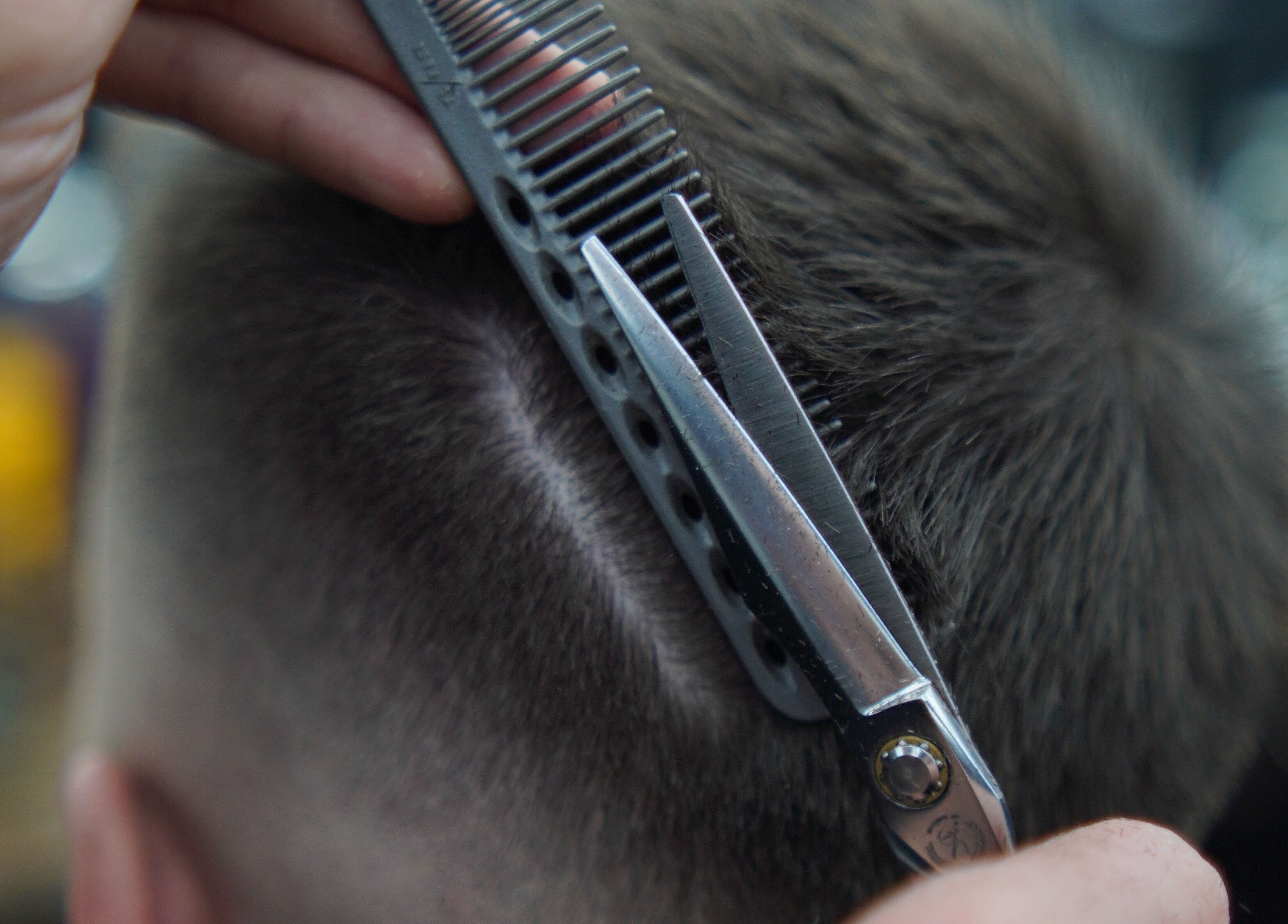 Tuns precis la FADE FACTORY PALLADY, București, București, RO, accentuând detaliile stilului.